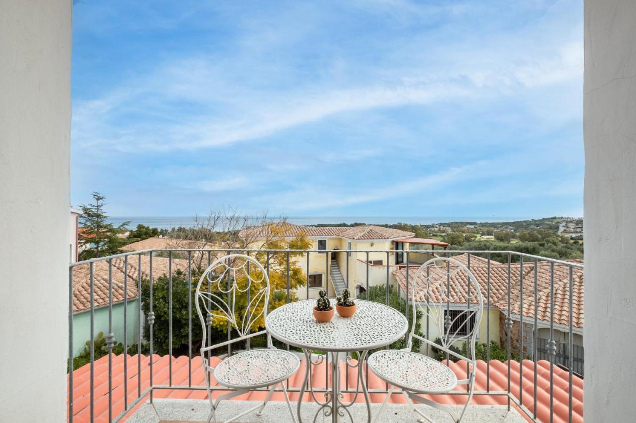 Oleandri Rossi Villa Tanaunella Buitenkant foto