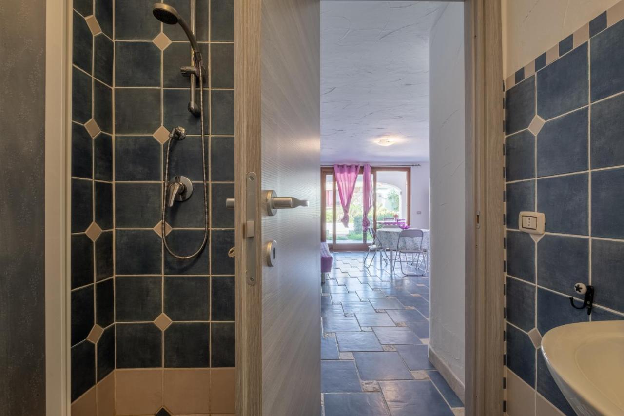 Oleandri Rossi Villa Tanaunella Buitenkant foto