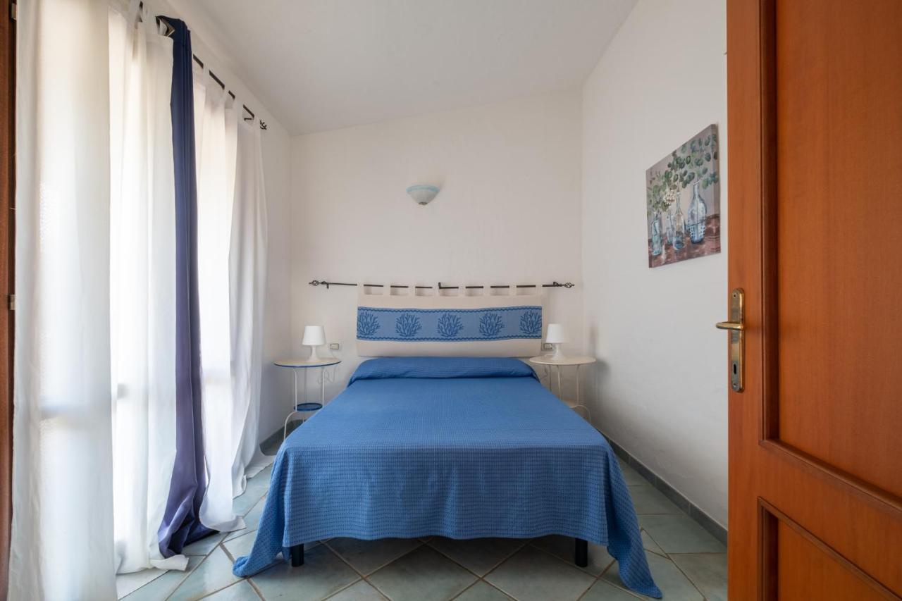 Oleandri Rossi Villa Tanaunella Buitenkant foto